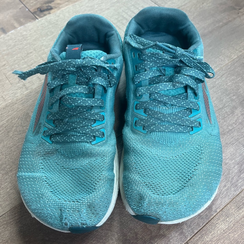 Altra Escalante women’s size 8